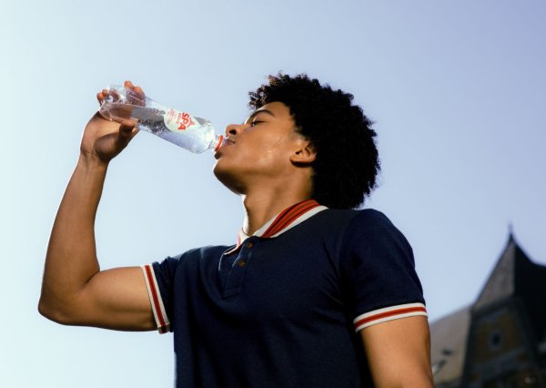 Man die drinkt SPA® Intense